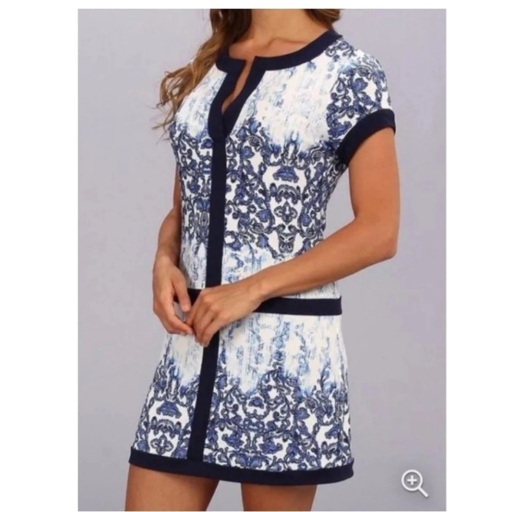 BCBGMaxAzria Daly blue and white short sleeve shift dress
